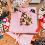 איך שומרים על פרחים חיים