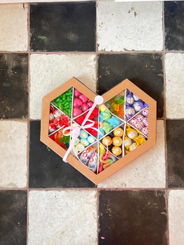 מארז חמצוצים ושוקולדים למתנה