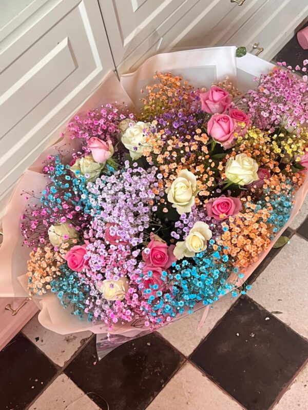 זר גיבסניות צבעוניות וורדים