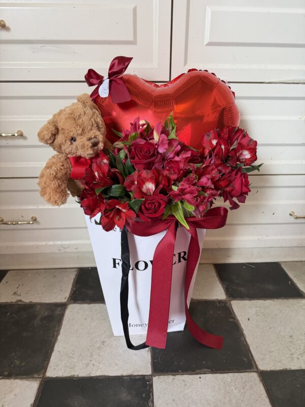 קופסת וולנטיין דובי פרחים ובלון